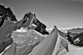 Jean-François Hagenmüller — Cordée sur les arêtes de Rochefort II (Mont Blanc)